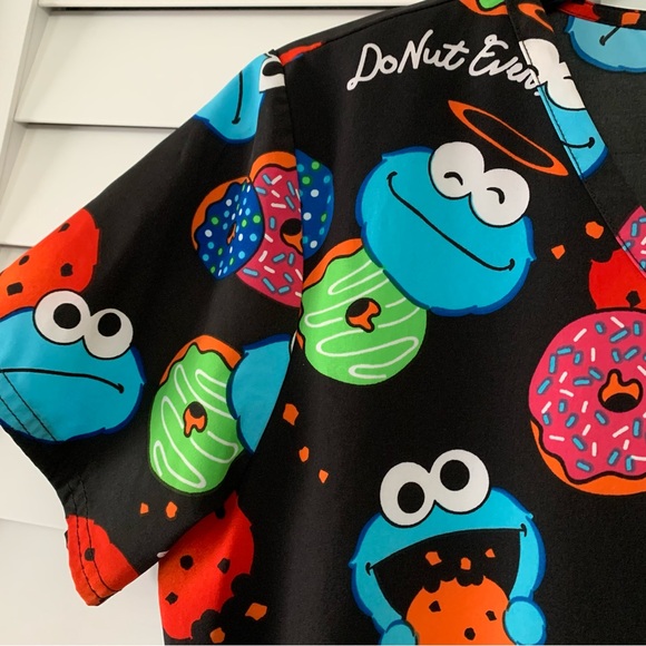 Women’s Sesame Street Cookie Monster V-neck Scrub Top | Tooniforms | Size Medium - Picture 2 of 8